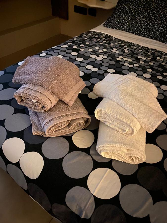 Two Sisters Suites Неаполь Экстерьер фото