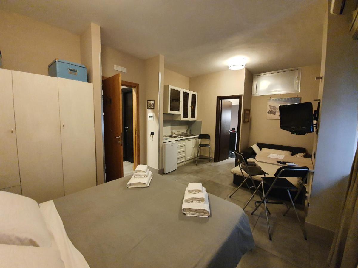 Two Sisters Suites Неаполь Экстерьер фото