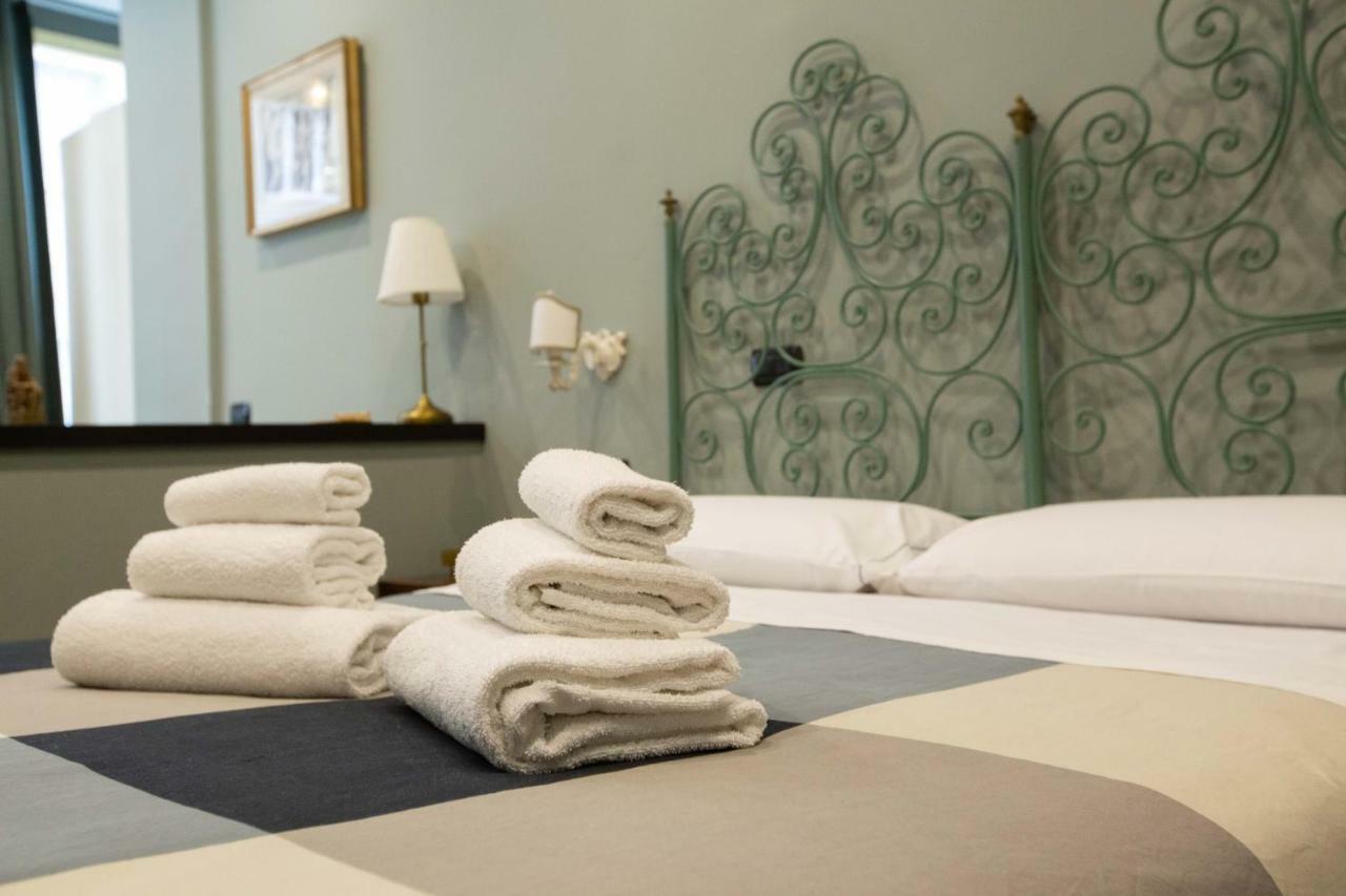 Two Sisters Suites Неаполь Экстерьер фото